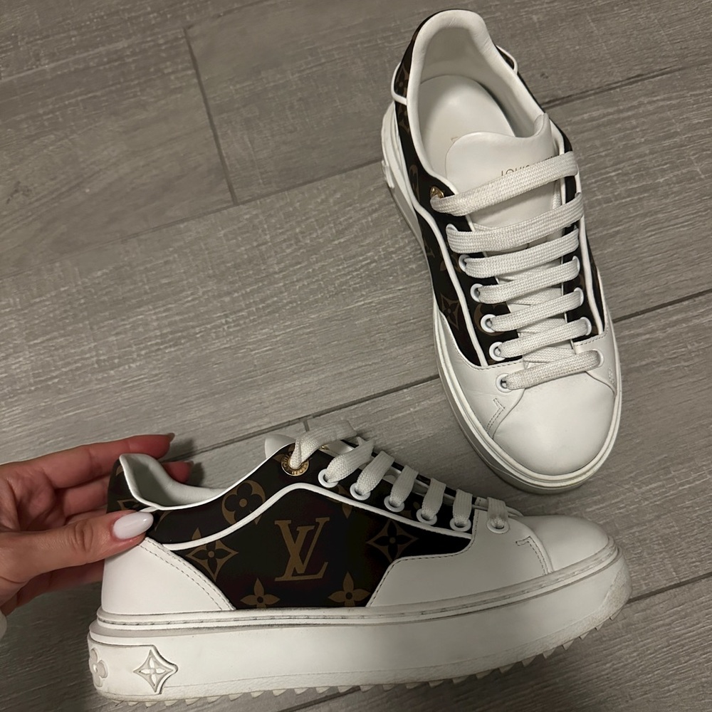 Louis Vuitton Time Out Sneaker, size 5
